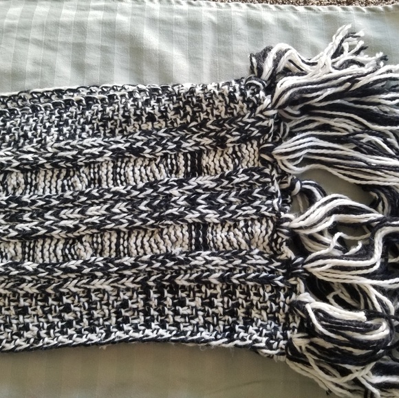 Scarfs - Picture 4 of 5
